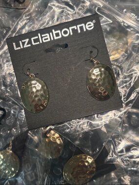 RESELLER LOT ONE DOZEN GOLD TONE HAMMERED DROP EARRINGS LIZ CLAIBORNE NEW CARD